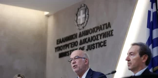 Πανικόβλητοι βάζουν τέλος στην απόκτηση παιδιού από ομοφυλόφιλα ζευγάρια μέσω παρένθετης μητέρας