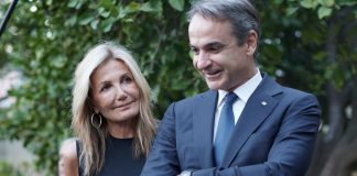 Στην Τήνο για οικογενειακές διακοπές