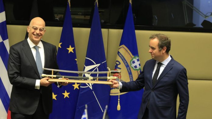 Επίσκεψη Λεκορνί στην Αθήνα: Το… πρόβλημα με την Τουρκία και η ευρωπαϊκή άμυνα
