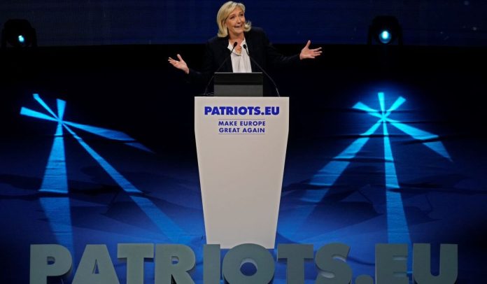 Σανίδα σωτηρίας για τη Λεπέν – Πώς μπορεί να διεκδικήσει την προεδρία στη Γαλλία το 2027