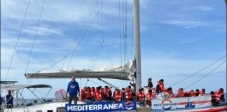 Ιταλία: Διάσωση 28 προσφύγων όταν η μηχανή του σκάφους τους πήρε φωτιά