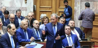 Σκληρή κριτική από βουλευτές της ΝΔ για «εμίρηδες» και «κακομοίρηδες»