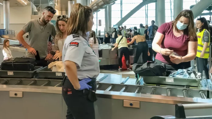 Αυστηρότεροι έλεγχοι ταυτοτήτων στα αεροδρόμια των ΗΠΑ από τις 7 Μαΐου