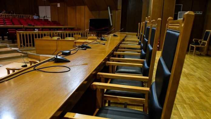 Βόλος: Ξεκίνησε η δίκη του 50χρονου που σκότωσε τον κουνιάδο του – «Με βίαζε και με εκβίαζε» υποστήριξε στο δικαστήριο η 20χρονη κόρη του δράστη