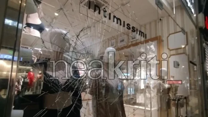 Επεισόδια και ζημιές στο κέντρο του Ηρακλείου μετά την εκκένωση της κατάληψης του Ευαγγελισμού – Δείτε βίντεο