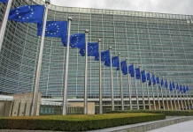 Διασύρει την πατρίδα όποιος μιλά, όποιος διεκδικεί, όποιος ζητά δικαιοσύνη;