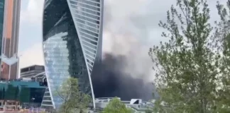 Έκρηξη και φωτιά σε ΙΧ που βρισκόταν σε πάρκινγκ εμπορικού κέντρου στη Μόσχα – Δείτε βίντεο