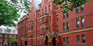 Το Χάρβαρντ προσφεύγει στη Δικαιοσύνη κατά του Τραμπ για τις περικοπές χρηματοδότησης