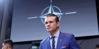 Νέα γκάφα από τον Πιτ Χέγκσεθ: Μοιράστηκε ξανά απόρρητες πληροφορίες με τη σύζυγο, τον αδερφό και τον δικηγόρο του