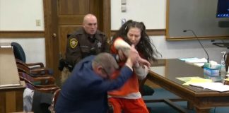 Ουισκόνσιν: Δολοφόνος επιτέθηκε στον συνήγορό της μέσα στο δικαστήριo – (VIDEO)