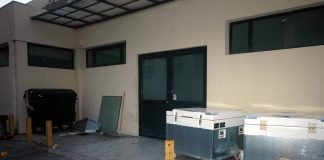 H μακάβρια δράση ιατροδικαστή και νεκροτόμου: 8 σοροί σε παράνομο ψυγείο – 250 ευρώ η ταρίχευση