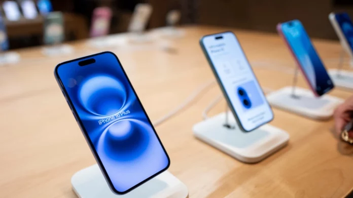 Apple: Μετέφερε αεροπορικά 600 τόνους iPhone από την Ινδία για να προλάβει τους δασμούς του Ντόναλντ Τραμπ