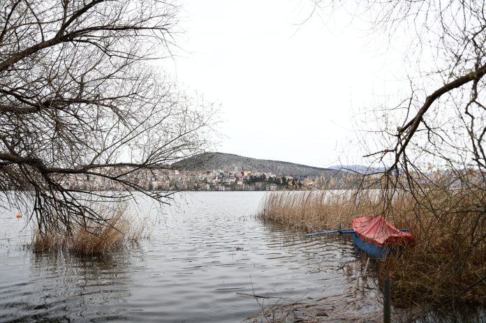 Σοκ στη Καστοριά: Περιπατητής εντόπισε σορό ηλικιωμένου να επιπλέει στη λίμνη
