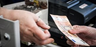 Η κλοπή με τα πλεονάσματα: Κόφτης στις δαπάνες-φοροσαφάρι στα έσοδα