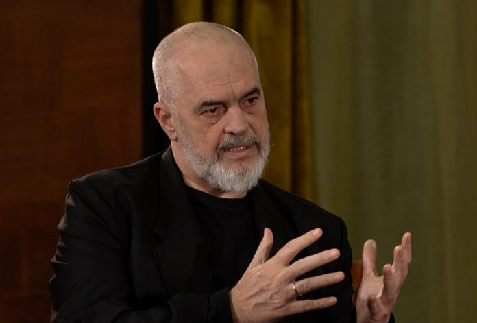 Ο Ε.Ράμα θέλει να κάνει την Αλβανία εξαγωγέα πολεμικού υλικού: «Για την ώρα θα πουλήσουμε τα παλία»