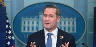 Politico: Η ομάδα του Μάικ Γουόλτς είχε δημιουργήσει 20 ομάδες στο Signal για θέματα εθνικής ασφάλειας