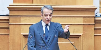 «Τρίζει» η καρέκλα του Μητσοτάκη!