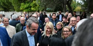 Πολίτες από τρεις δήμους… έτρεξαν να θαυμάσουν από κοντά τον πρωθυπουργό!