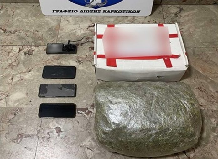 Ξάνθη: Παρέλαβαν δέμα με δύο κιλά κάνναβη και τους τσάκωσαν