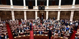 Νέο «γαλάζιο αντάρτικο»: 11 βουλευτές της ΝΔ κατέθεσαν ερώτηση σχετικά με το πρόγραμμα για ανέργους άνω των 55 ετών