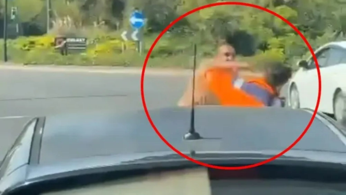 Αντάλλαξαν μπουνιές στη μέση του δρόμου για ασήμαντο λόγο