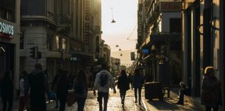 Ματιά στο μέλλον: Απαισιόδοξος, ανασφαλής και… δικτυωμένος ο Έλληνας του 2035