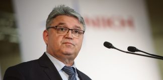 «Κομμάτια και αποσπάσματα» η «Νίκη»