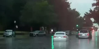 Μία γυναίκα και ένας 12χρονος νεκροί στην Οκλαχόμα που παρασύρθηκαν από τα ορμητικά νερά πλημμύρας