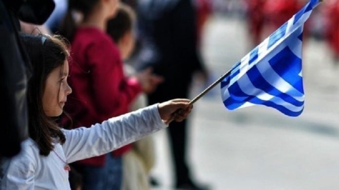 Δημογραφική Κατάρρευση: 45.000 “πρωτάκια” λιγότερα, σχολεία κλείνουν το 2025 – Ένα έθνος σε διάλυση