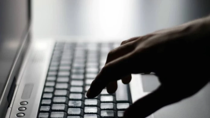 Την εξάρθρωση ενός εκ των μεγαλύτερων δικτύων παιδικής πορνογραφίας ανακοίνωσε η Europol – Δεκάδες συλλήψεις