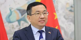 Πρέσβης της Κίνας στην Ελλάδα για τους δασμούς Τραμπ: Δεν θα βγει κανένας νικητής από έναν εμπορικό πόλεμο