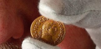 Ρωμαϊκός «θησαυρός» στο χωράφι: 76χρονος βρήκε νόμισμα χιλιάδων ευρώ – Πιστεύεται ότι είναι μοναδικό στον κόσμο