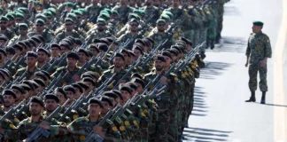 Ιράν: Έκανε επίδειξη δύναμης με στρατιωτικές παρελάσεις για την Ημέρα των Ενόπλων Δυνάμεων