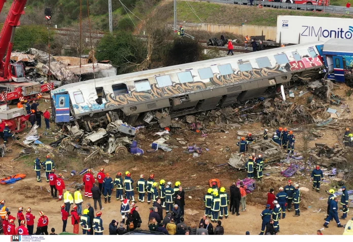 Τέμπη: Η ομάδα Κοκοτσάκη αποδομεί το αφήγημα για τα καθίσματα του επιβατικού τρένου