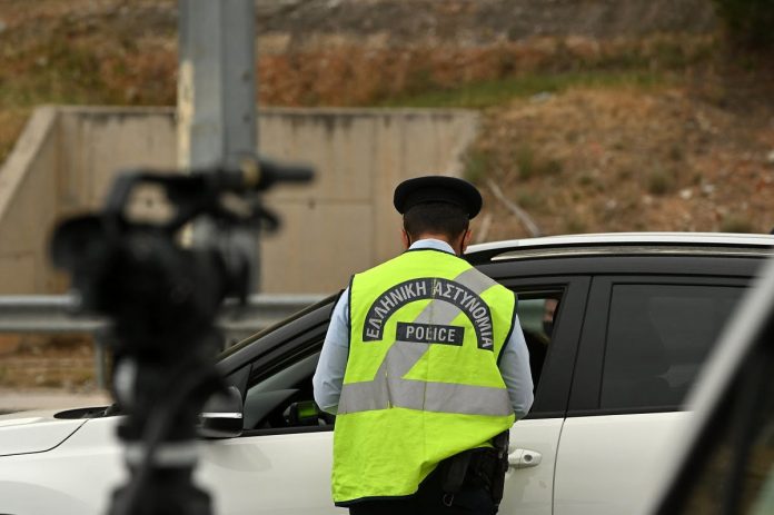 Οδηγούσε μεθυσμένος ανάποδα στην ΠΑΘΕ για 25 χιλιόμετρα και σταμάτησε όταν τράκαρε με νταλίκα