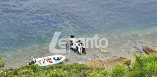 Σκοτώθηκε 27χρονη σε τροχαίο στη Φωκίδα – Το ΙΧ έπεσε σε γκρεμό, την απεγκλώβισαν πυροσβέστες με βάρκες