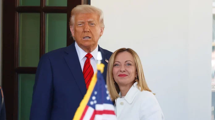 Ντόναλντ Τραμπ: Υποδέχθηκε τη Μελόνι στον Λευκό Οίκο – «Θα υπάρξει 100% συμφωνία με την ΕΕ για τους δασμούς»