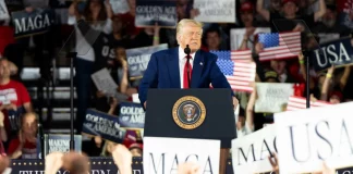 Ντόναλντ Τραμπ: «Τίποτα δεν θα με σταματήσει» – Πόλωση και υψηλοί τόνοι στη φιέστα για τις 100 ημέρες της θητείας του