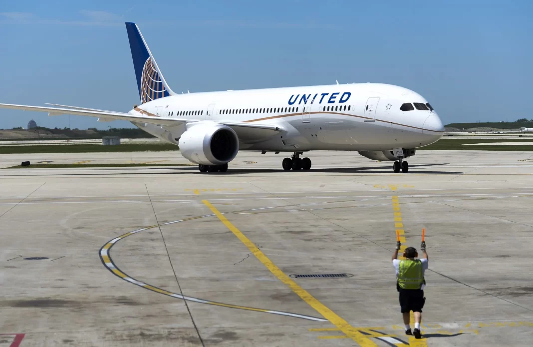 united_airlines_boeing787