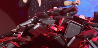 Το «άγριο αγόρι» της κυβέρνησης που πρωταγωνιστεί στις λαϊκές πίστες