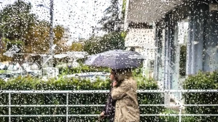 Καιρός: Από τα δυτικά με ισχυρές βροχές ξεκινάει η νέα κακοκαιρία που θα κρατήσει μέχρι και τη Δευτέρα