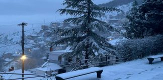 Κακοκαιρία: Σε εξέλιξη η χιονόπτωση στα ορεινά της Λάρισας, οι περιοχές που έκλεισαν τα σχολεία