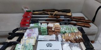 Χειροπέδες σε πατέρα και γιο στην Κω: Κολοσσιαία η χρηματική τους λεία – Είχαν ολόκληρο οπλοστάσιο (φωτο)