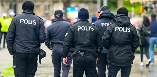 Κωνσταντινούπολη: Μοτοσικλετιστής άνοιξε πυρ στη μέση του δρόμου και τραυμάτισε άνδρα