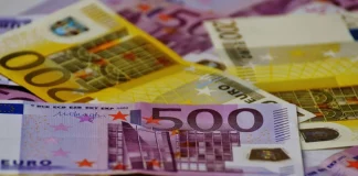 Νόμιμα «παραθυράκια» για offshore συγγενών πολιτικών – Το παρασκήνιο της τροπολογίας για το Πόθεν Έσχες