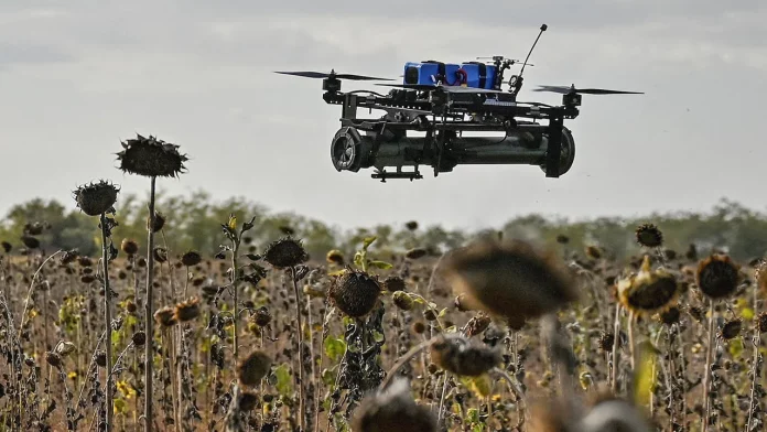 Αντί να πετούν τα FPV oι Ρώσοι τα προσγειώνουν και… περιμένουν τους Ουκρανούς να «ξεμυτίσουν»!