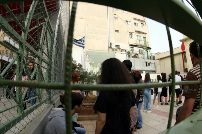 Σχολεία – αναμορφωτήρια, ποινές και αστυνομία: αυτή είναι η απάντηση στη βία στα σχολεία;