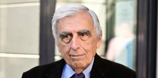 Παραίτηση με χοντρά καρφιά στην κυβέρνηση