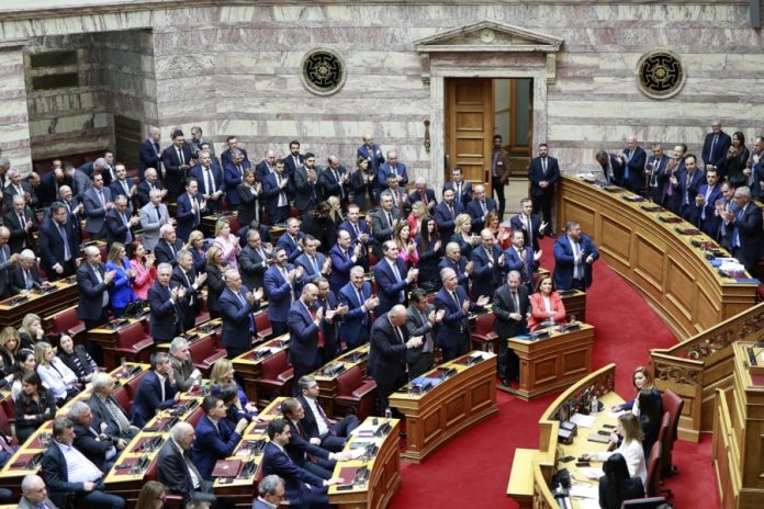 Βουλευτές ΝΔ: Ο «άγνωστος πόλεμος» του… σταυρού και η… καλπονοθεία