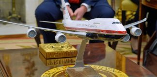 «Ιπτάμενο Παλάτι» για τον Τραμπ: Σάλος για το «χρυσό» Boeing που του παραχωρεί το Κατάρ (βίντεο)